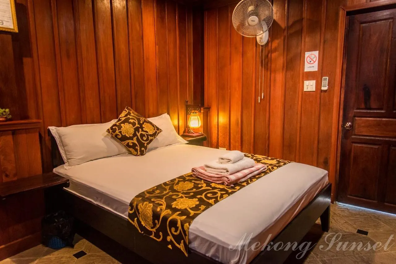 Mekong Sunset Guesthouse Λουάνγκ Πραμπάνγκ Λάος