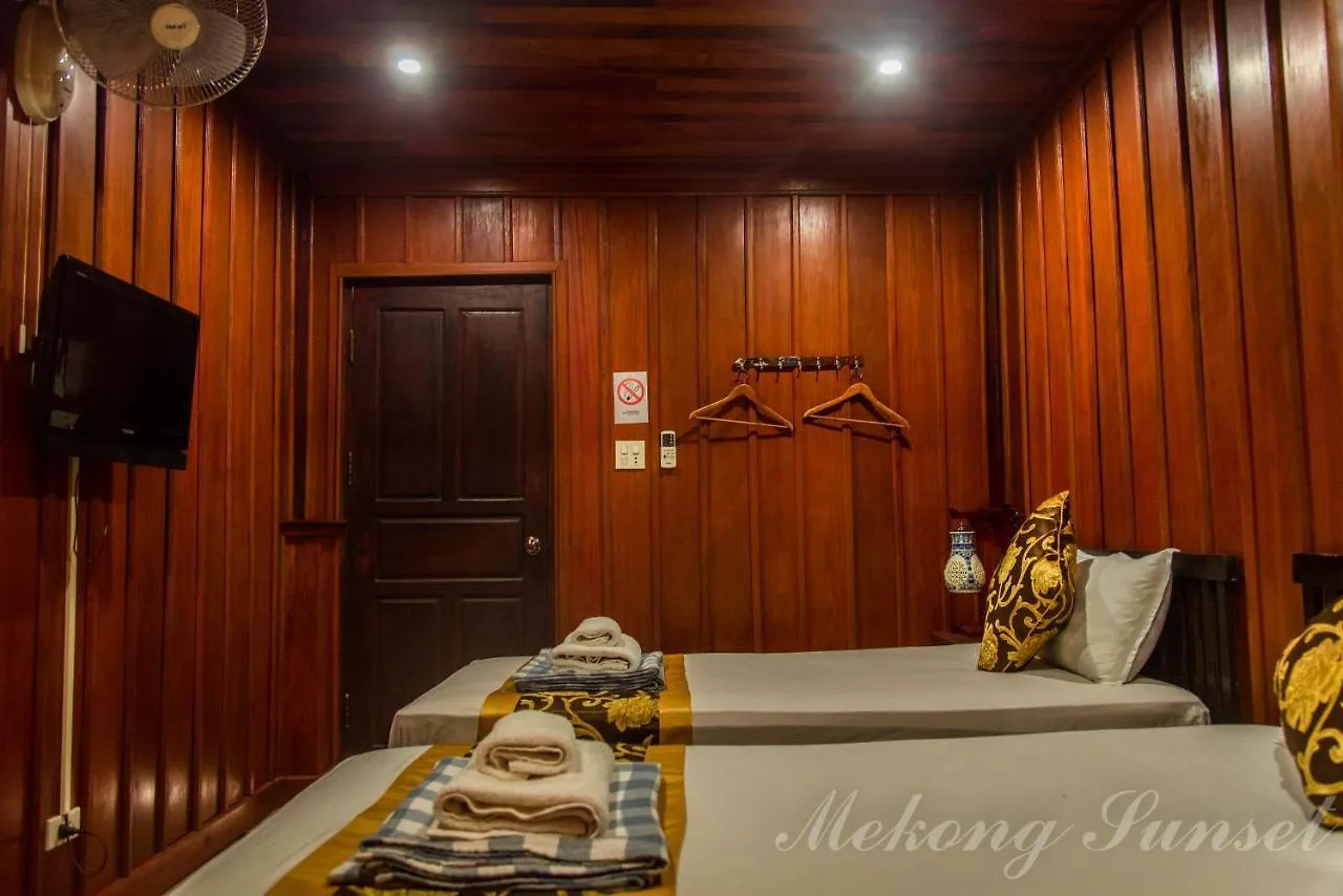 Mekong Sunset Guesthouse Λουάνγκ Πραμπάνγκ Λάος